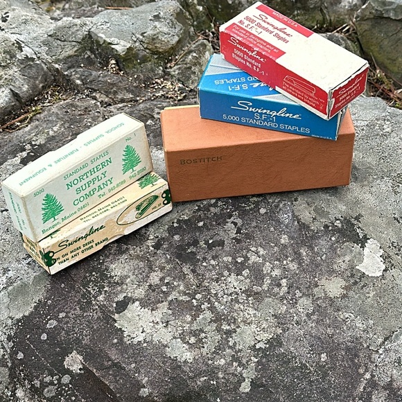 Bostich Stapler Brown & Thomas Cadillac New Haven CT & Boxes of Staples Vintage - Picture 2 of 6